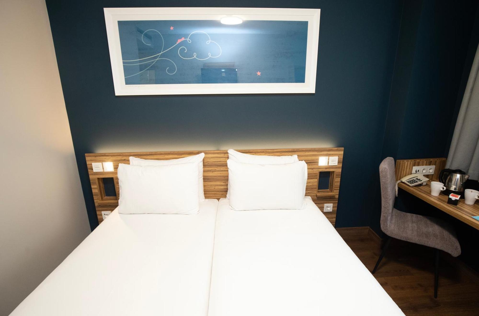 Travelodge Madrid Metropolitano Room photo