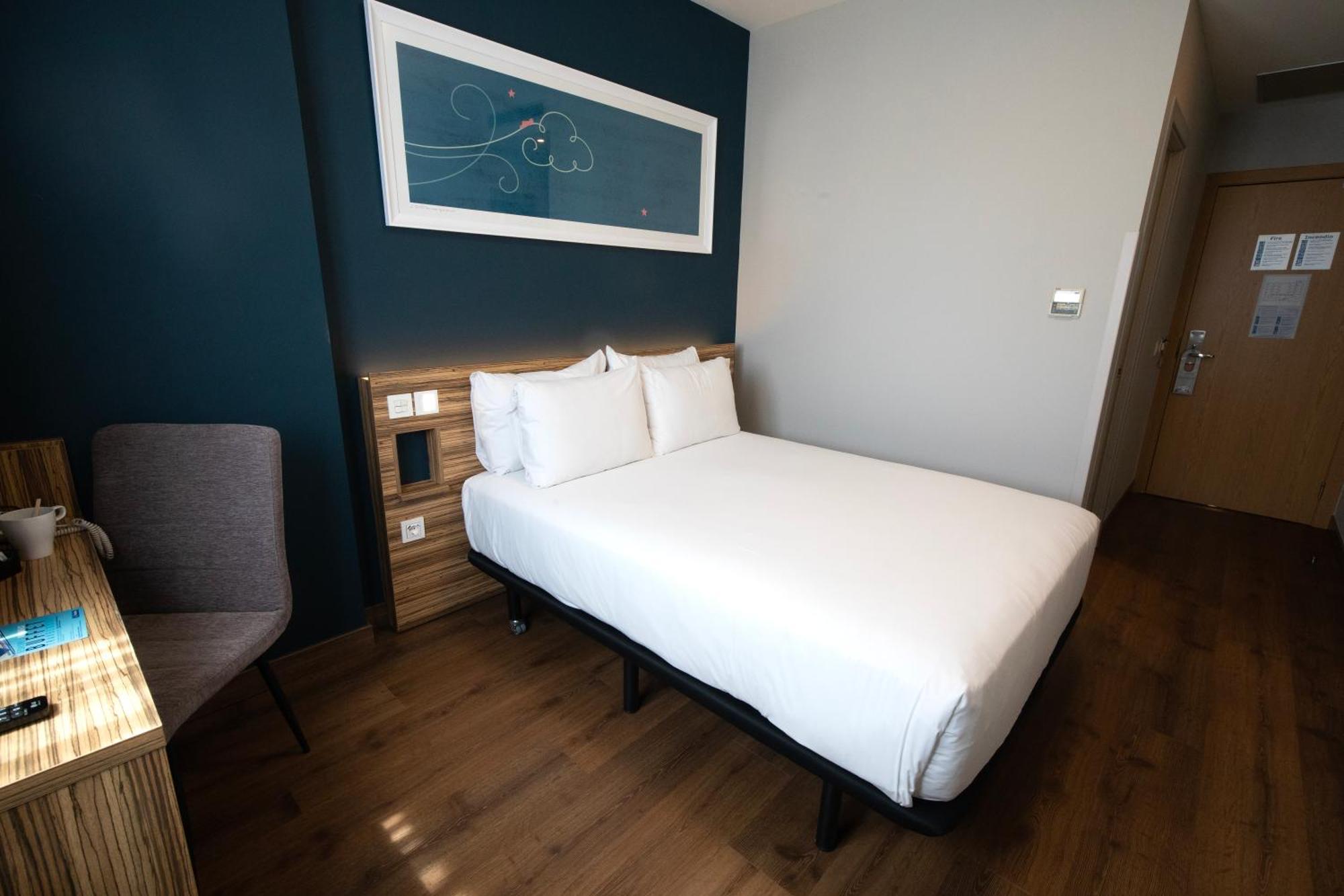 Travelodge Madrid Metropolitano Room photo